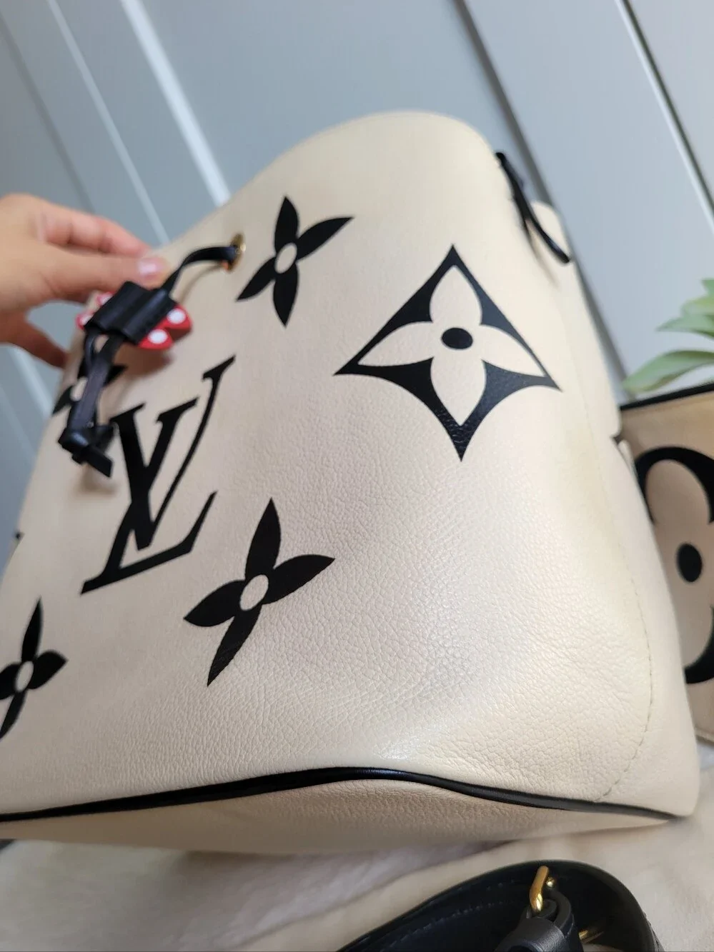 💕LIMITED Edition Louis Vuitton Neo Crafty Giant Noe Ivory Creme Black Empreinte